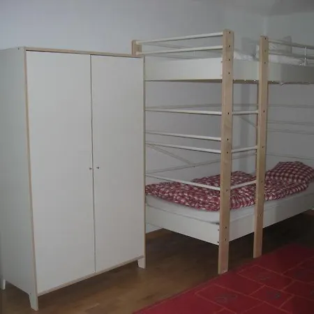Апартаменты Sleeps 6 Wifi